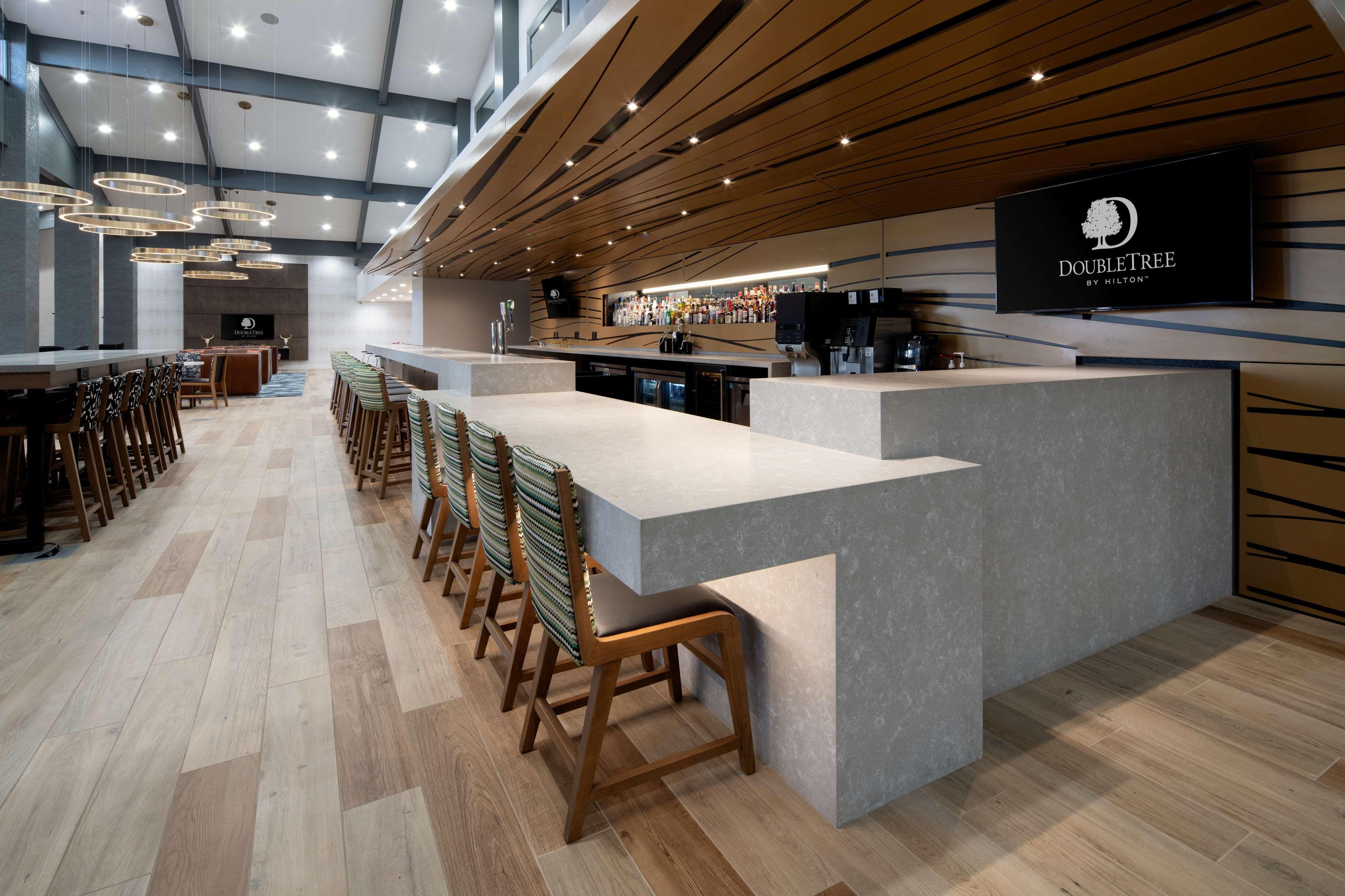 Отель Doubletree By Hilton Бейкерсфилд Экстерьер фото
