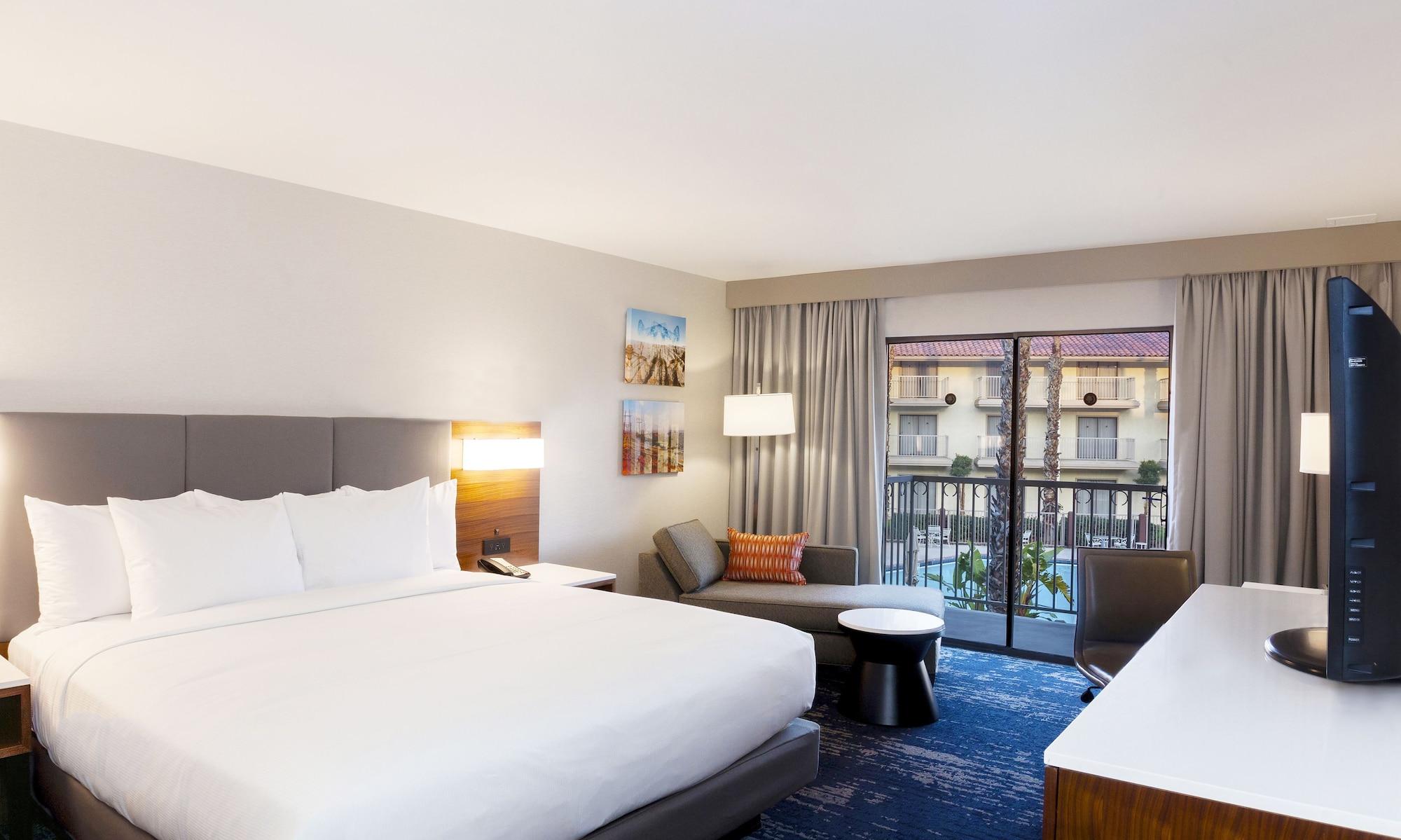 Отель Doubletree By Hilton Бейкерсфилд Экстерьер фото