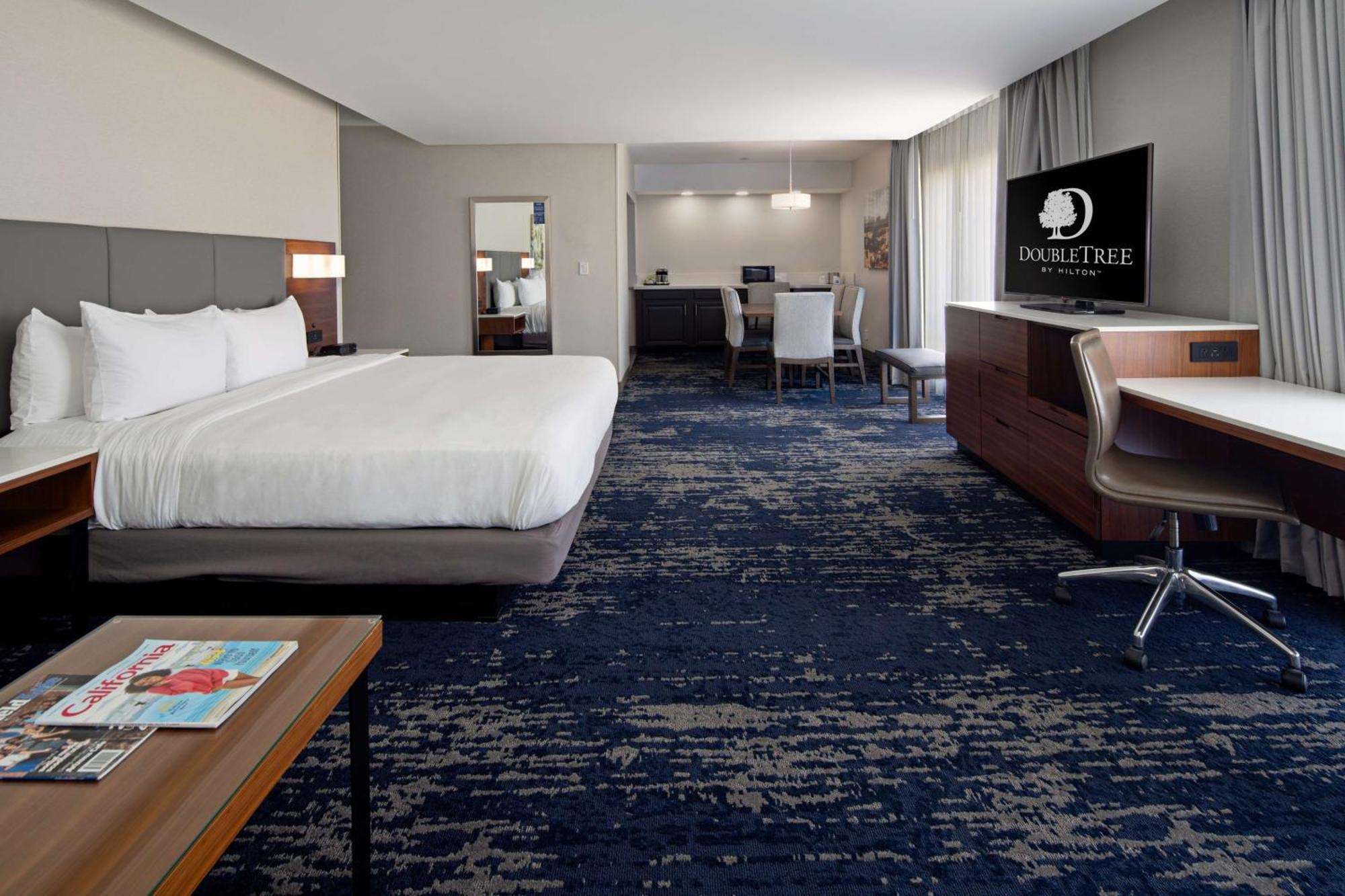 Отель Doubletree By Hilton Бейкерсфилд Экстерьер фото