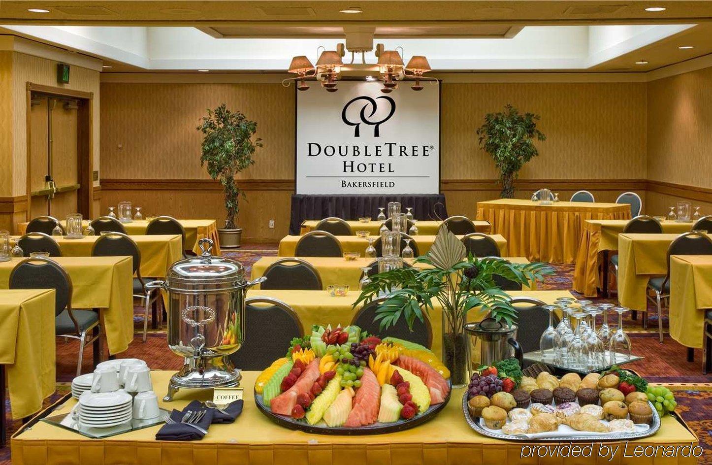 Отель Doubletree By Hilton Бейкерсфилд Удобства фото